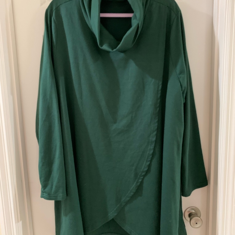 BloomChic Green Asymmetrical 3/4 Sleeve Tunic